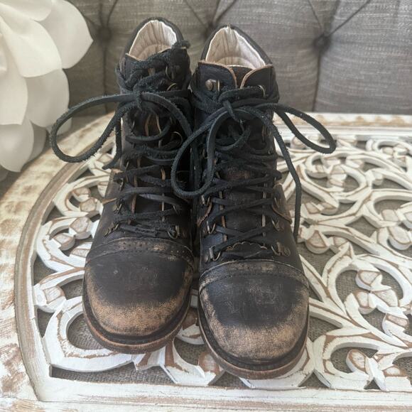 Freebird by Steven Gage Worn Look Boots Women’s 7 - Picture 8 of 9
